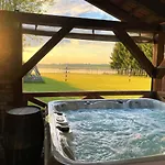 Prázdninový dům Siedlisko Miluki - Nad Jeziorem Z Jacuzzi & Sauna *
